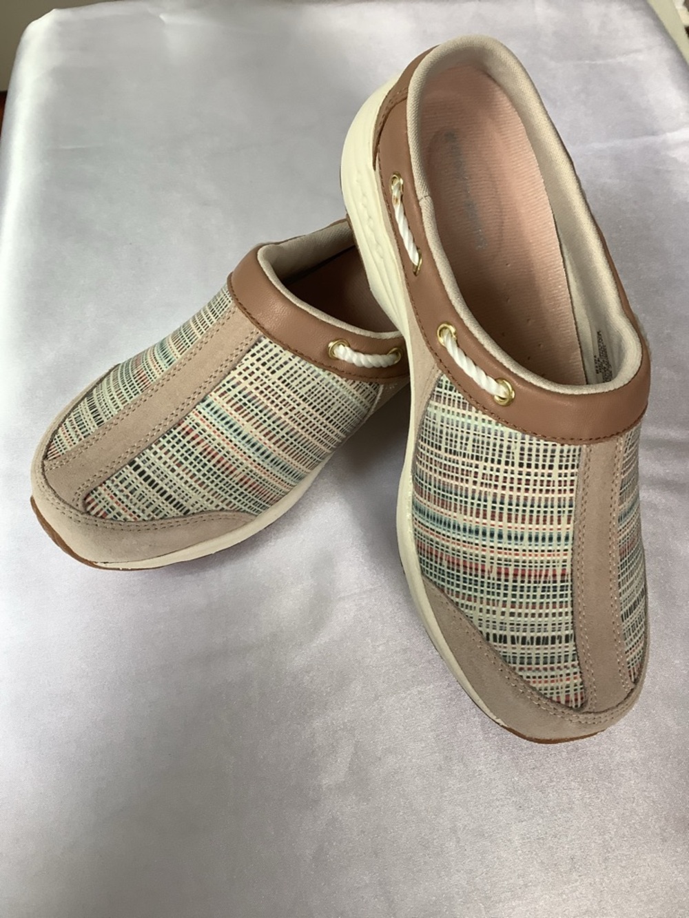 Easy Spirit Beige and Tan Slip-On Casual Sneakers. NEW.